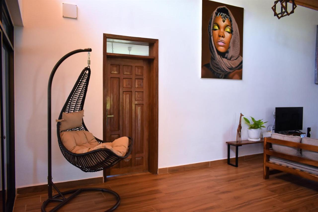 Private Backdoor Villa With Big Swimming Pool And Services Of Chef Included Diani Beach Exterior foto