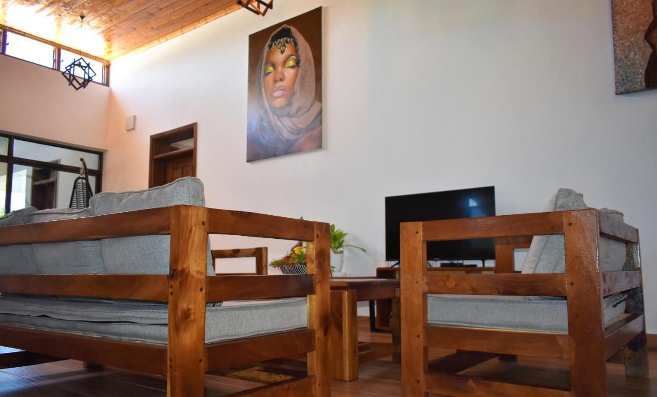 Private Backdoor Villa With Big Swimming Pool And Services Of Chef Included Diani Beach Exterior foto