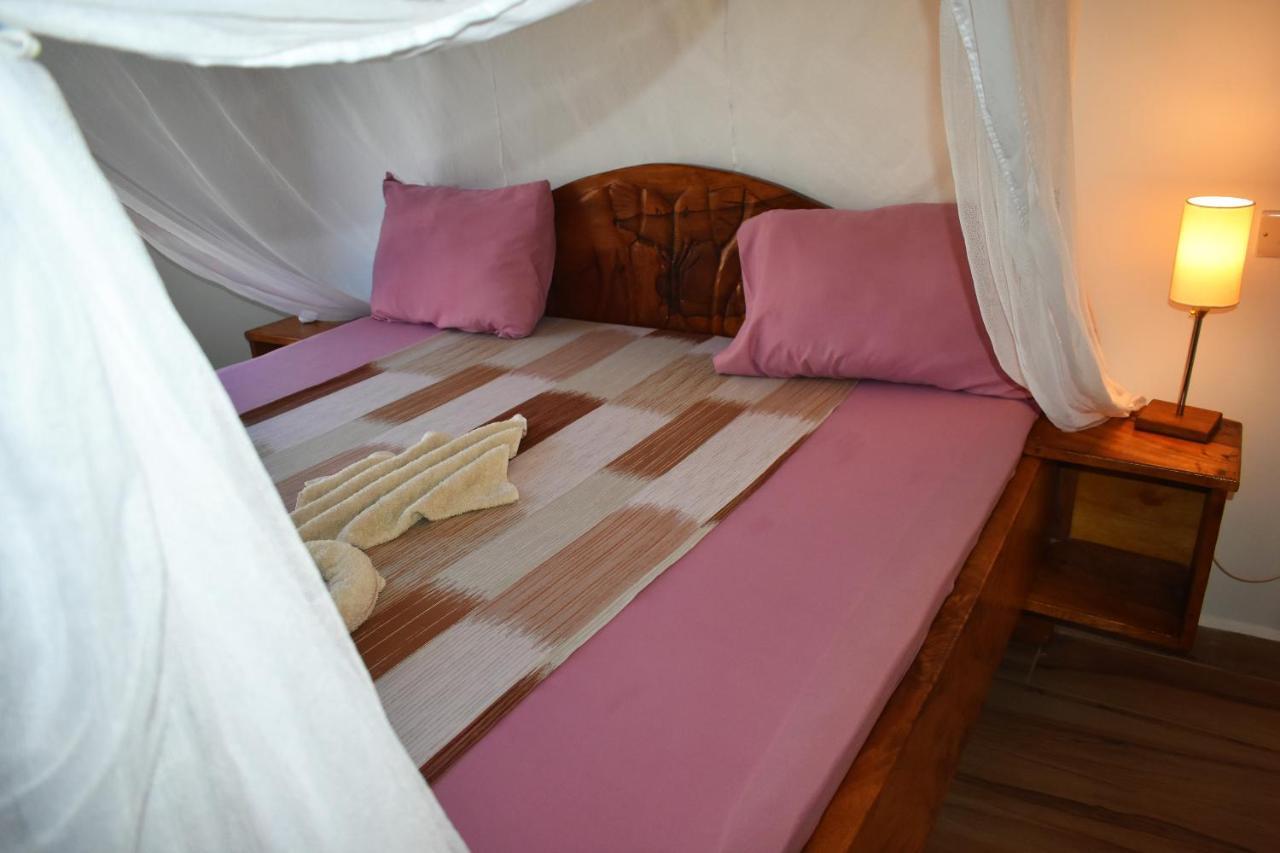 Private Backdoor Villa With Big Swimming Pool And Services Of Chef Included Diani Beach Exterior foto