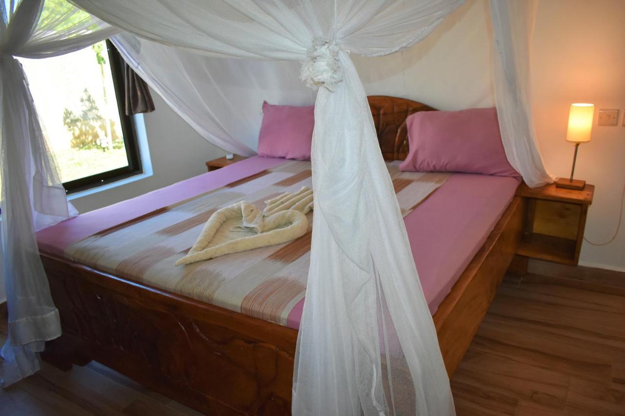 Private Backdoor Villa With Big Swimming Pool And Services Of Chef Included Diani Beach Exterior foto