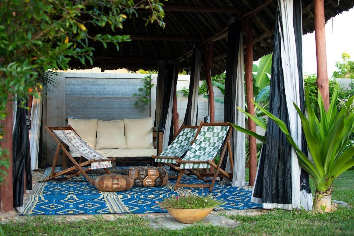 Private Backdoor Villa With Big Swimming Pool And Services Of Chef Included Diani Beach Exterior foto