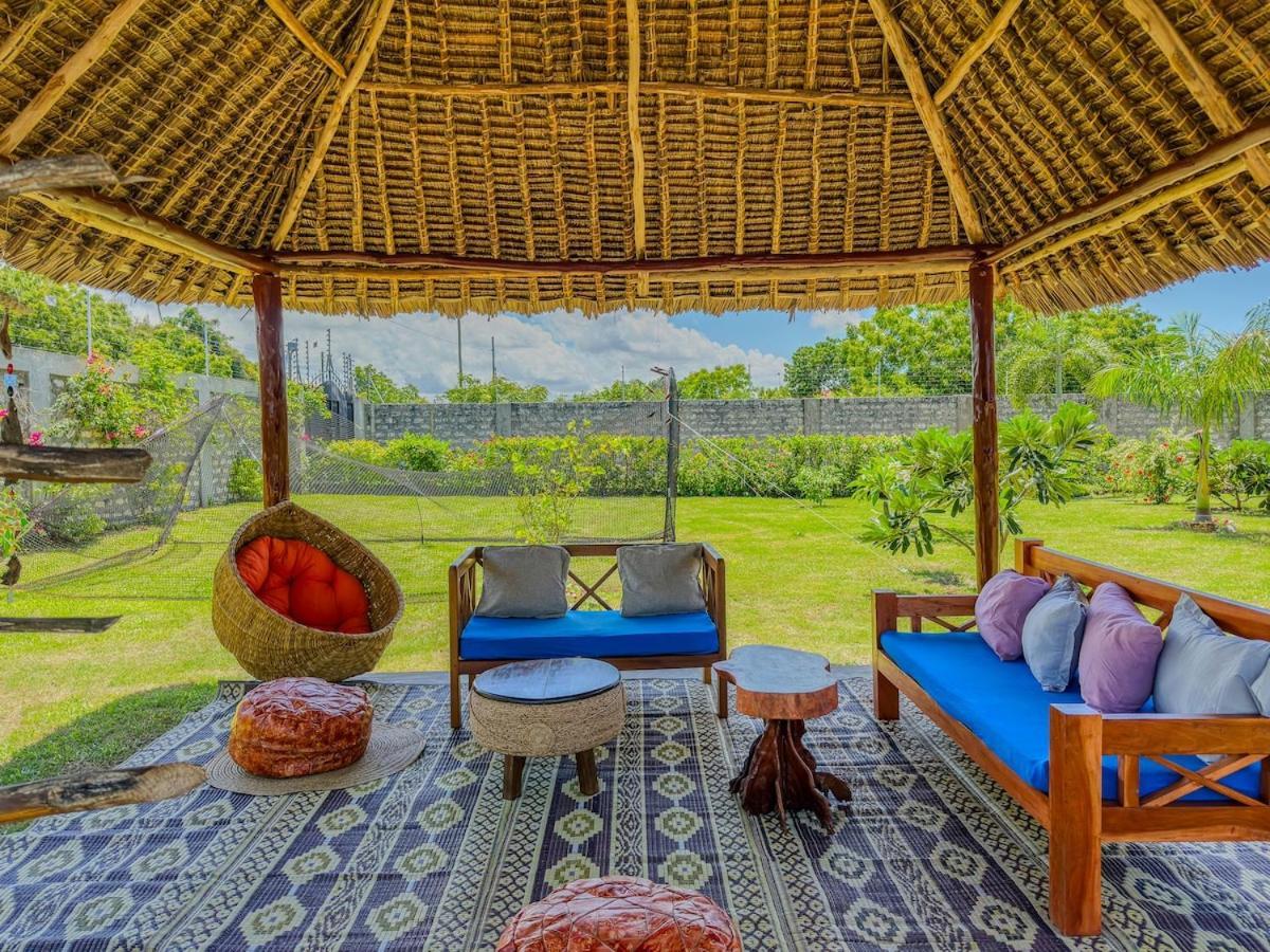 Private Backdoor Villa With Big Swimming Pool And Services Of Chef Included Diani Beach Exterior foto