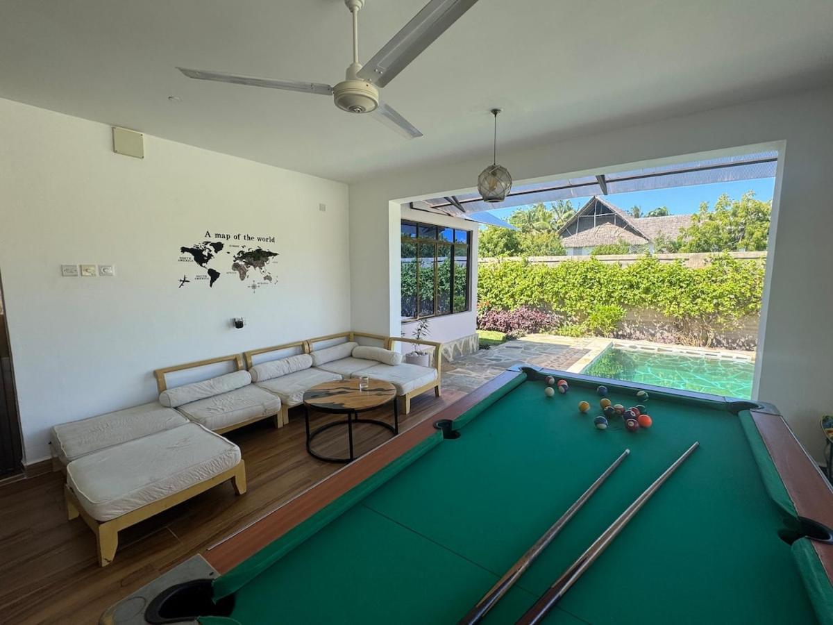 Private Backdoor Villa With Big Swimming Pool And Services Of Chef Included Diani Beach Exterior foto