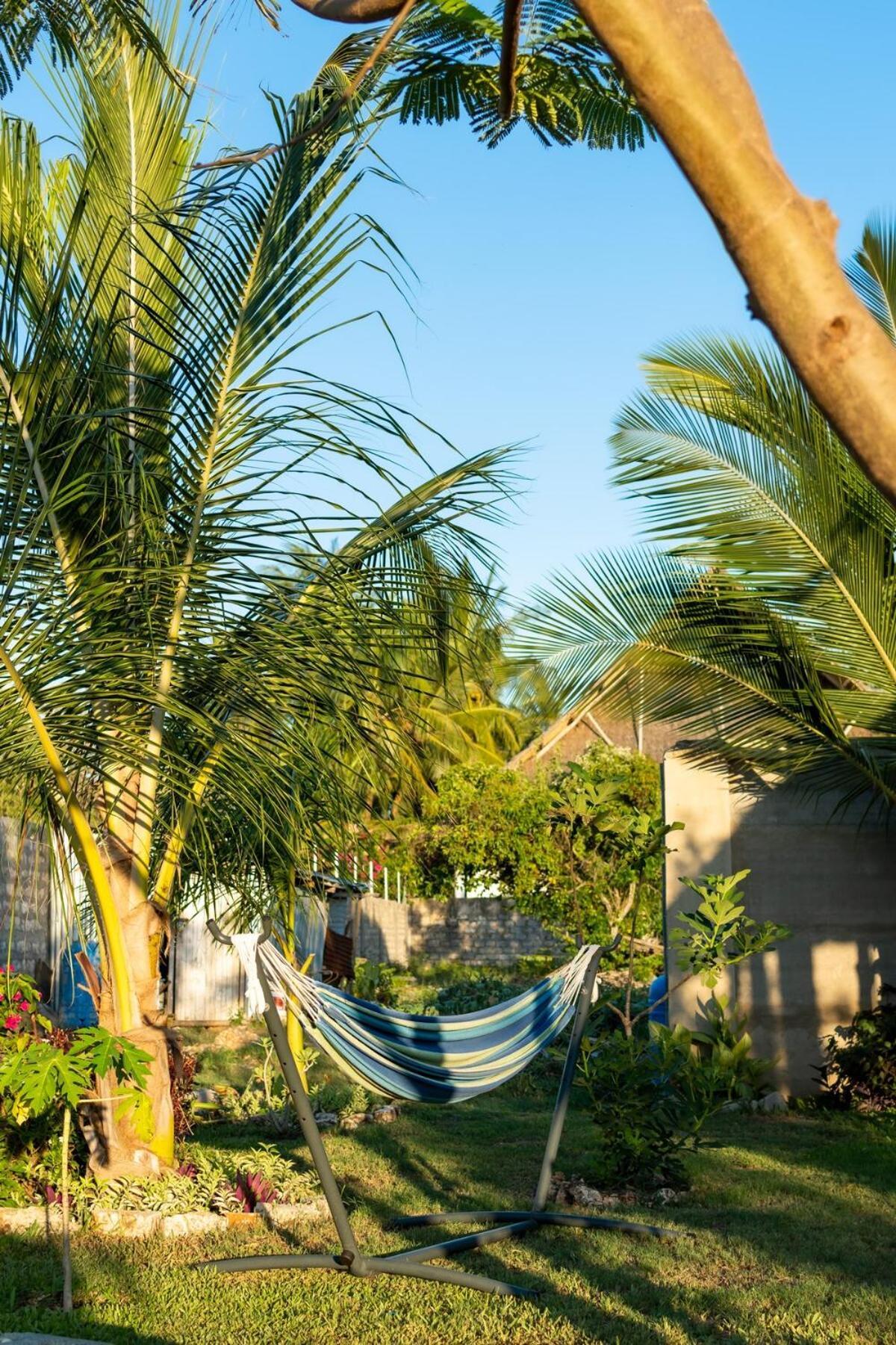 Private Backdoor Villa With Big Swimming Pool And Services Of Chef Included Diani Beach Exterior foto