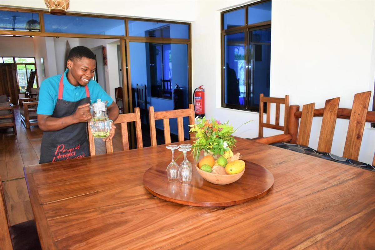 Private Backdoor Villa With Big Swimming Pool And Services Of Chef Included Diani Beach Exterior foto