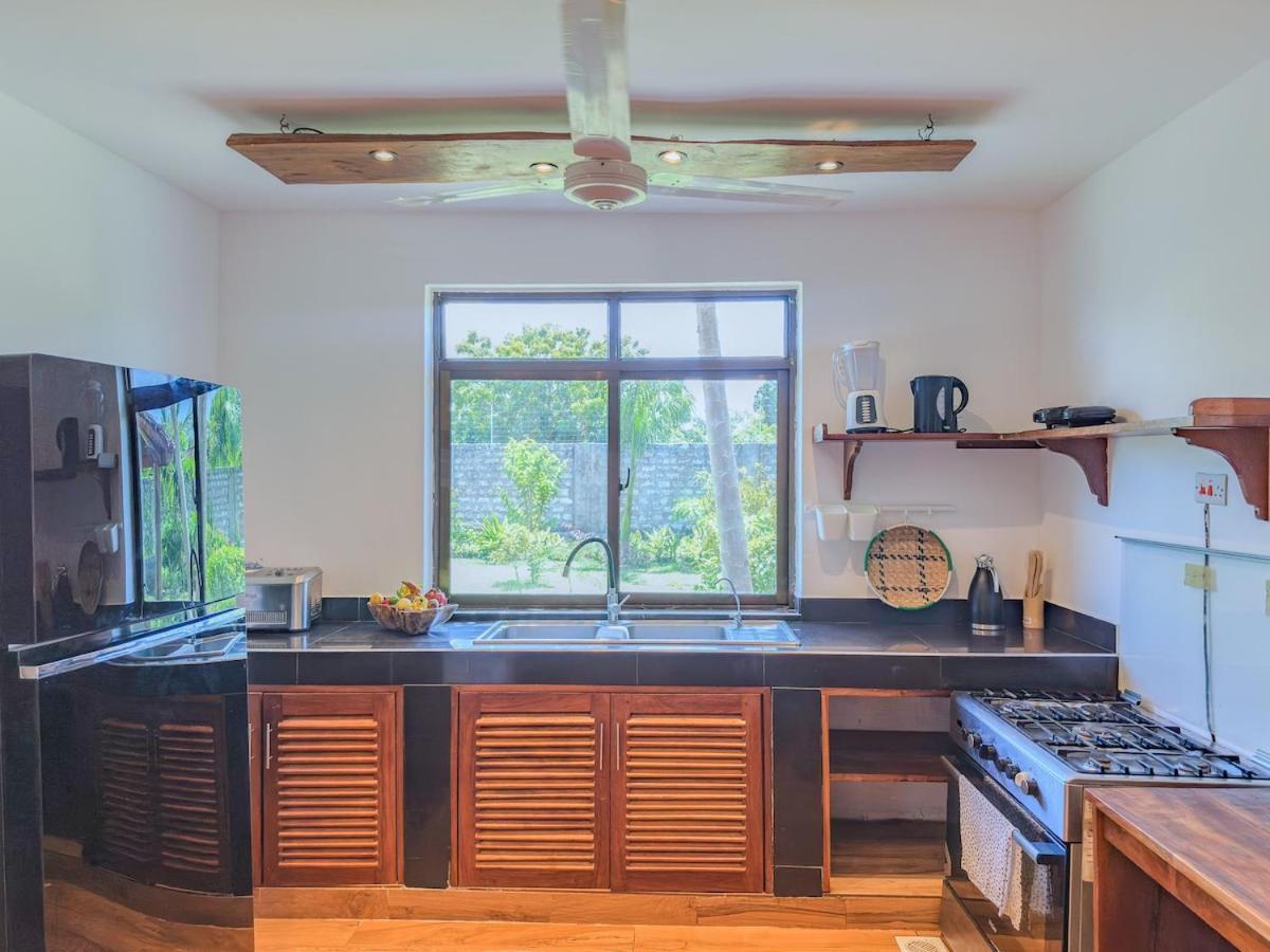 Private Backdoor Villa With Big Swimming Pool And Services Of Chef Included Diani Beach Exterior foto