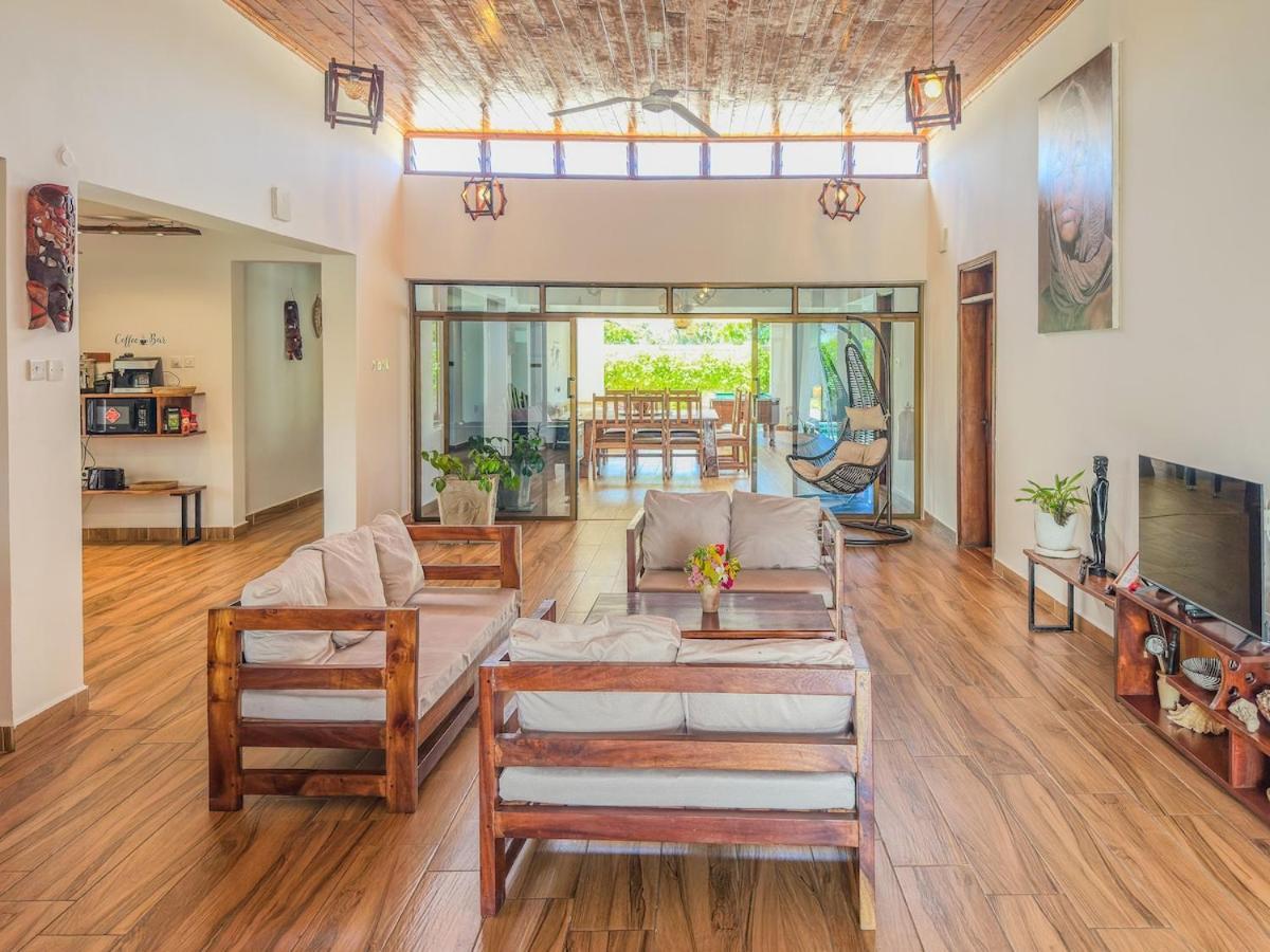 Private Backdoor Villa With Big Swimming Pool And Services Of Chef Included Diani Beach Exterior foto